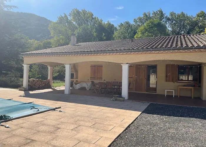 Quillan Villa With Pool